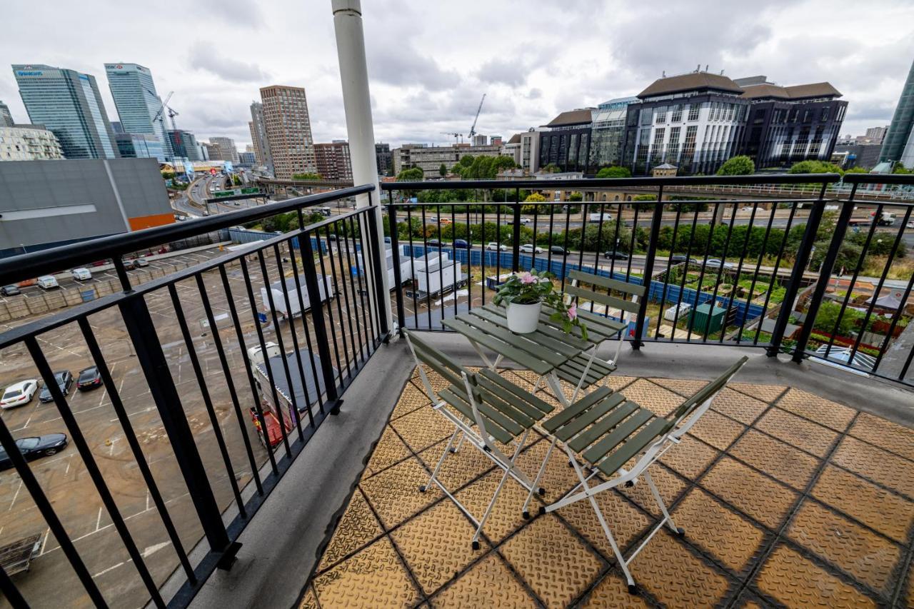Two Bed Apartment Near Canary Wharf London Bagian luar foto