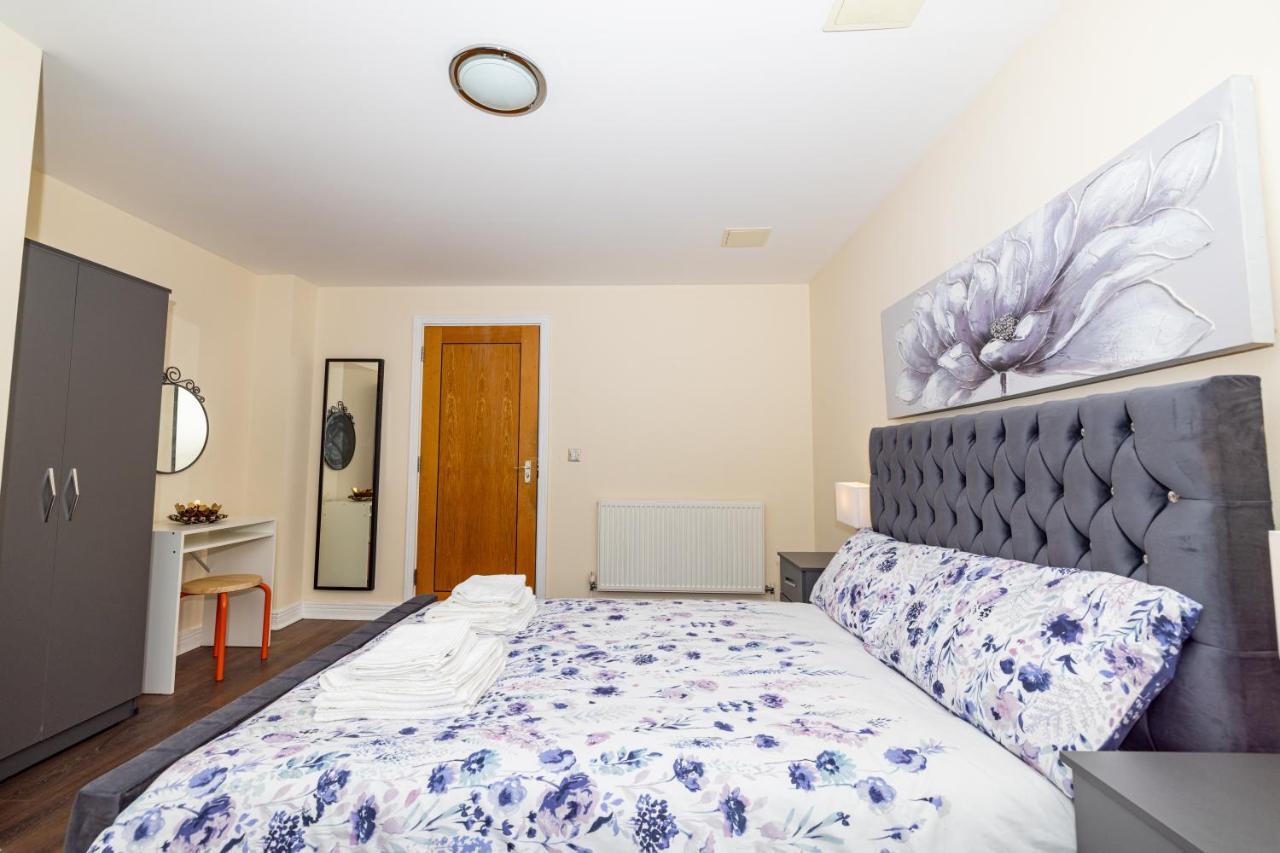 Two Bed Apartment Near Canary Wharf London Bagian luar foto