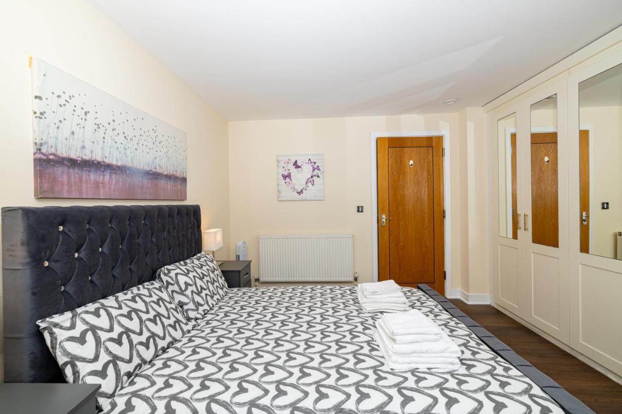 Two Bed Apartment Near Canary Wharf London Bagian luar foto