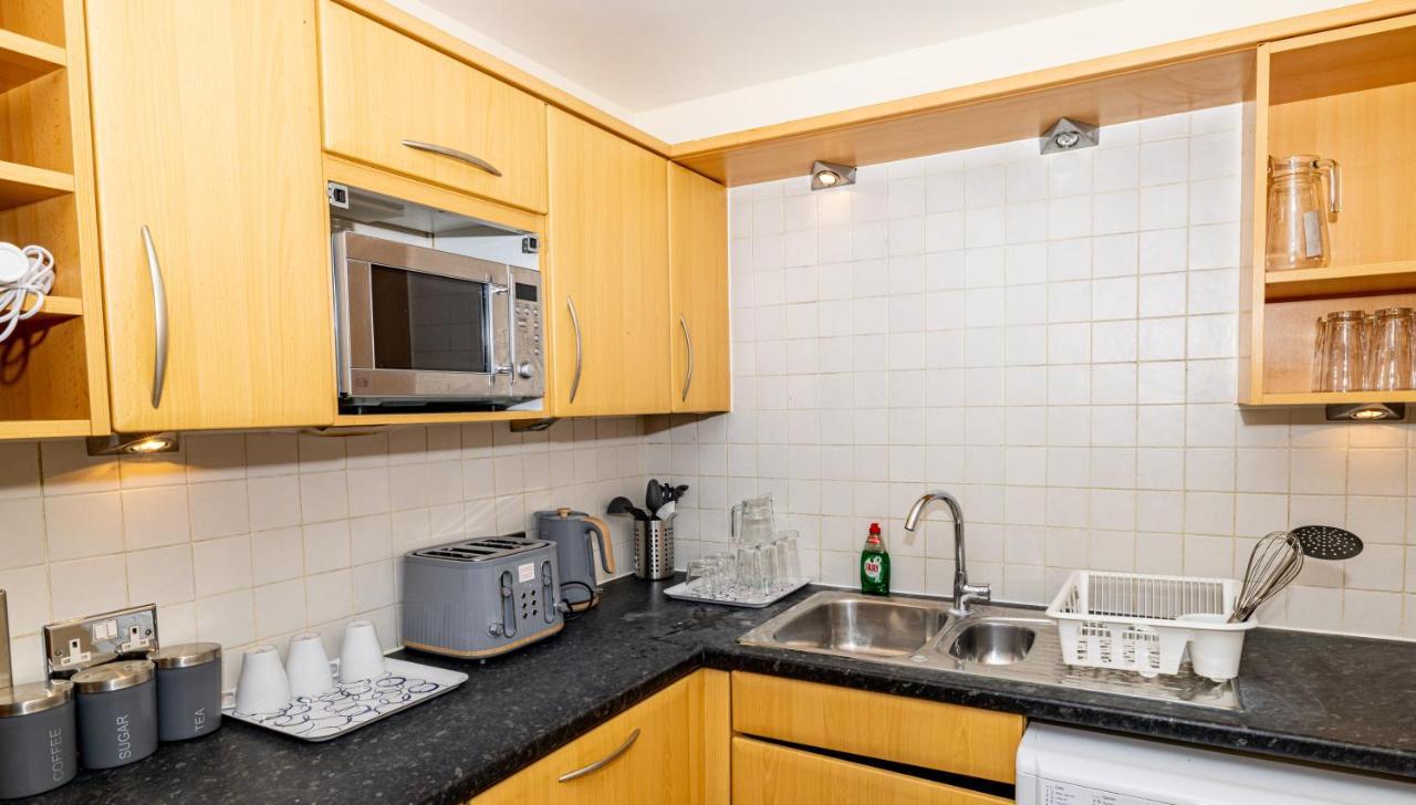 Two Bed Apartment Near Canary Wharf London Bagian luar foto