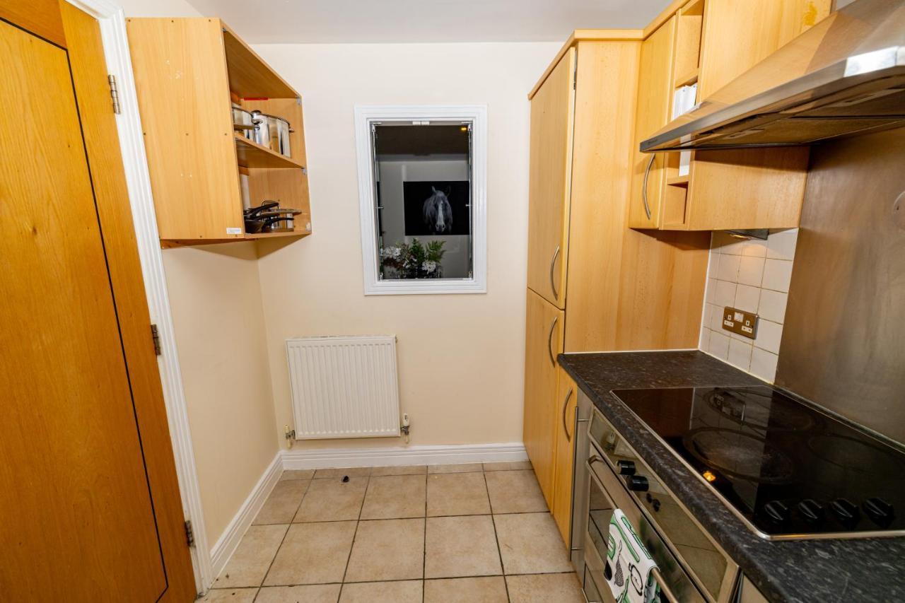 Two Bed Apartment Near Canary Wharf London Bagian luar foto