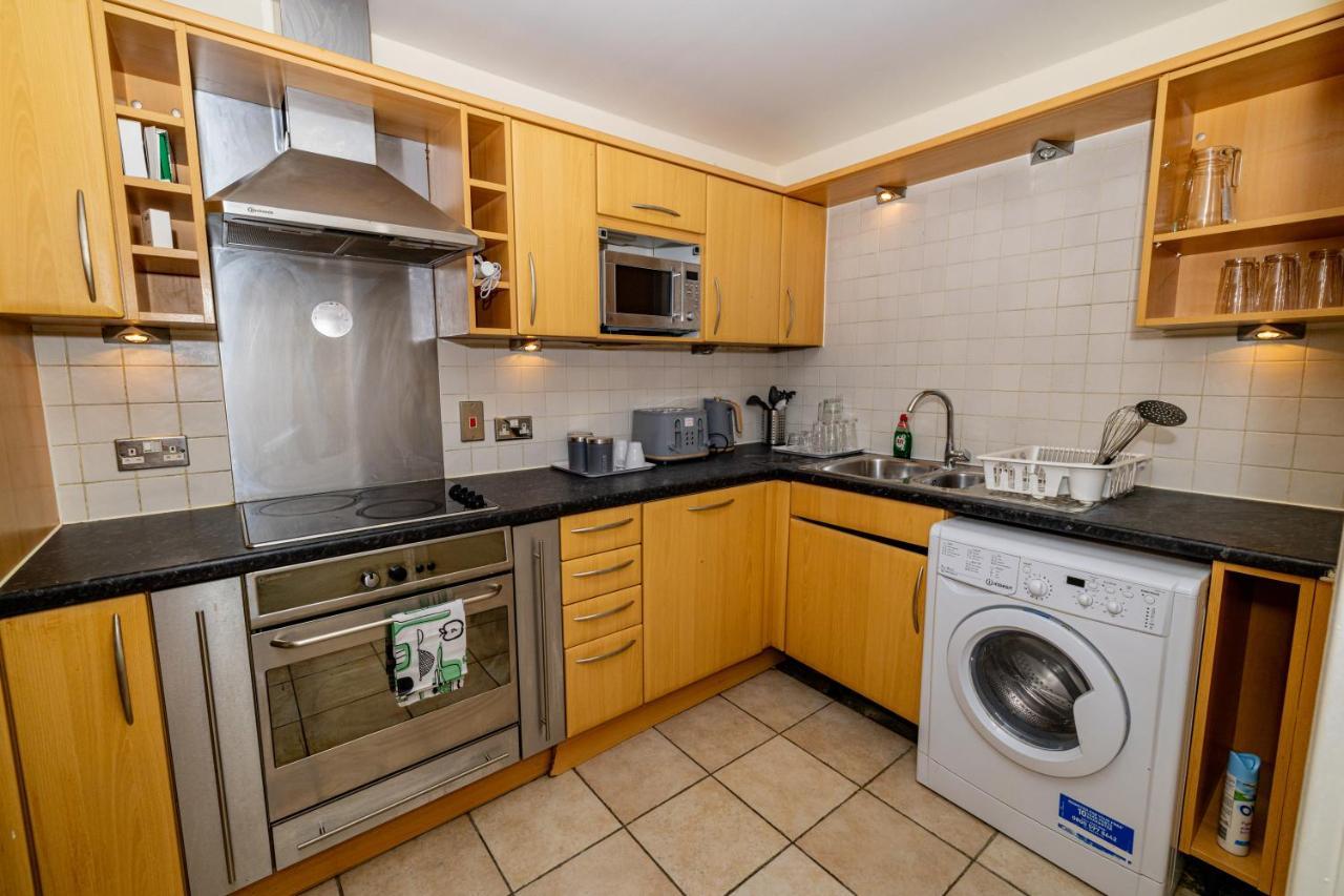 Two Bed Apartment Near Canary Wharf London Bagian luar foto