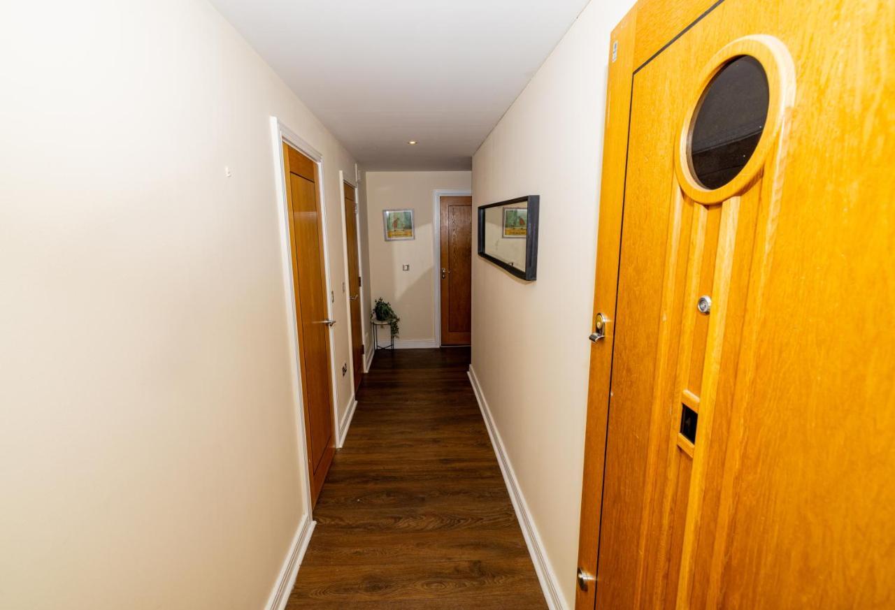 Two Bed Apartment Near Canary Wharf London Bagian luar foto