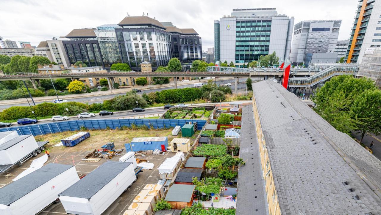 Two Bed Apartment Near Canary Wharf London Bagian luar foto