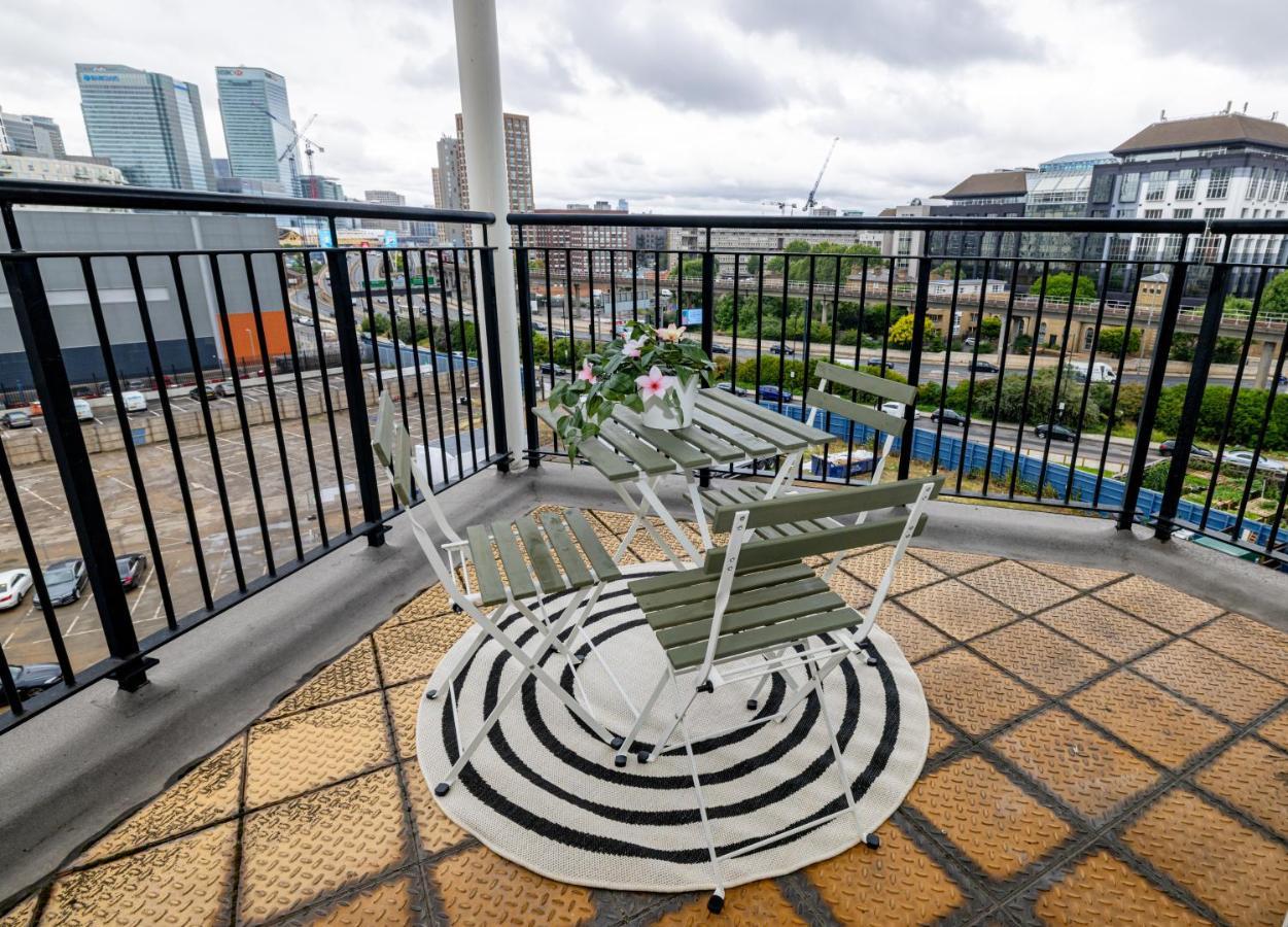 Two Bed Apartment Near Canary Wharf London Bagian luar foto